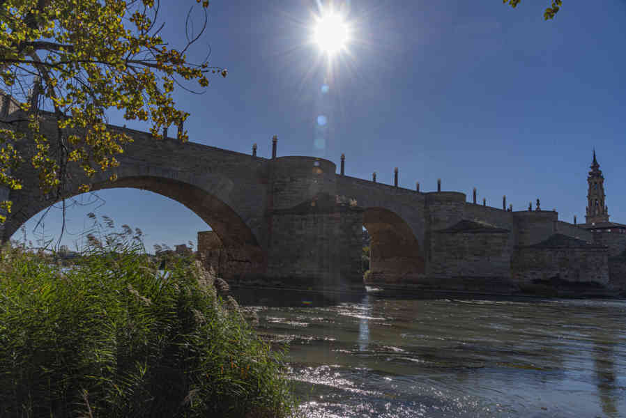 Zaragoza 005 - Puente de Piedra.jpg